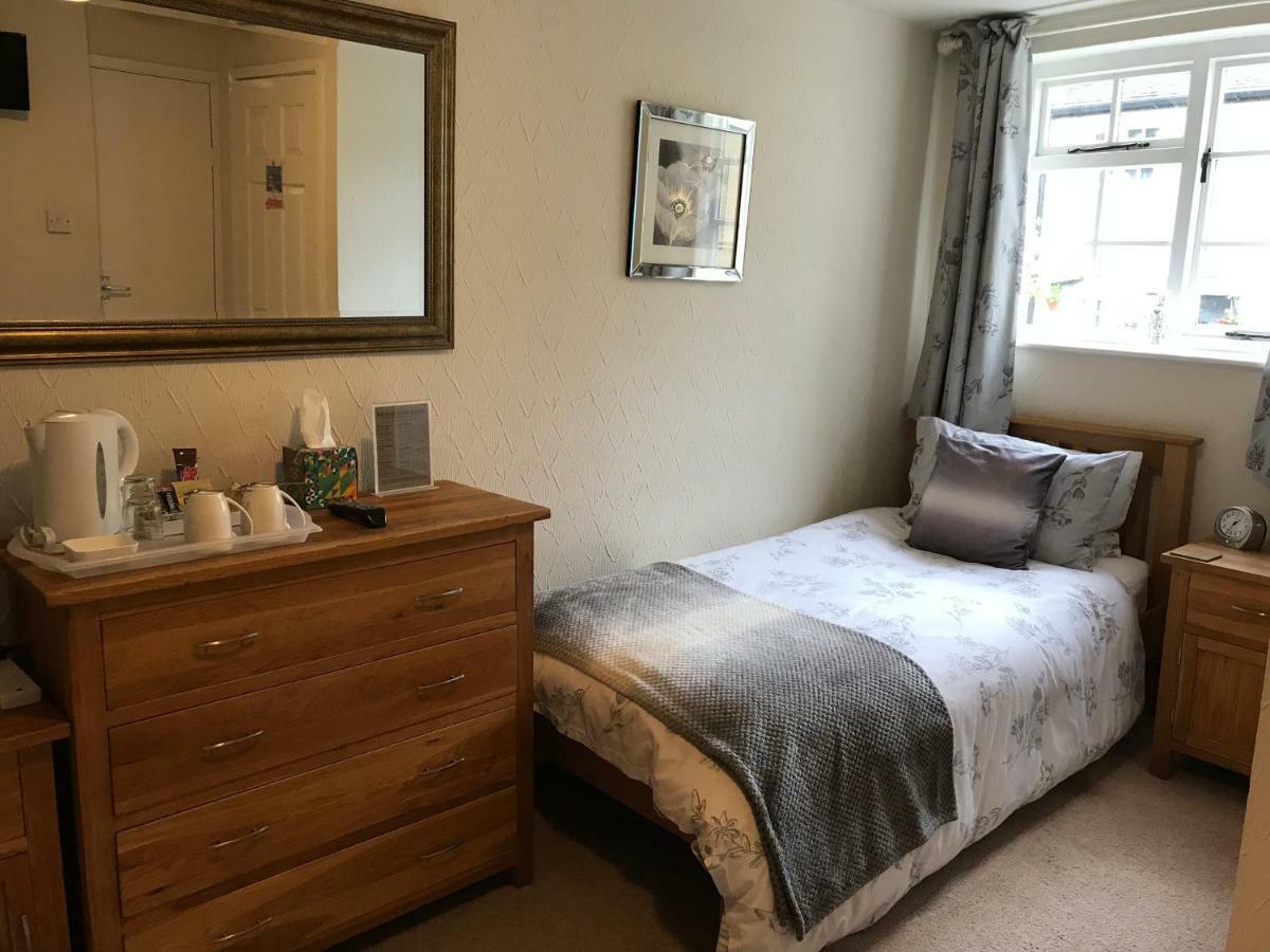 Bridge Farm Hotel Leeds  Eksteriør billede